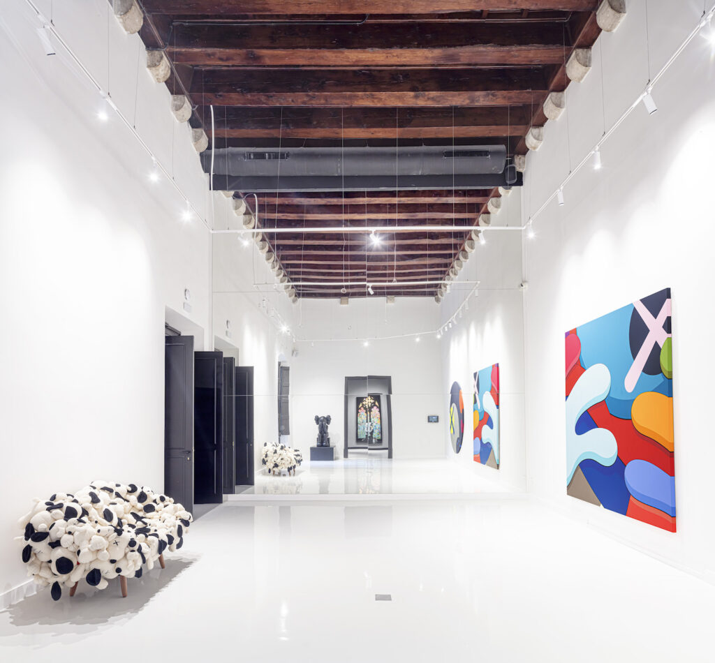 KAWS_Room_Website-1024×950 Uma das salas do novo Moco