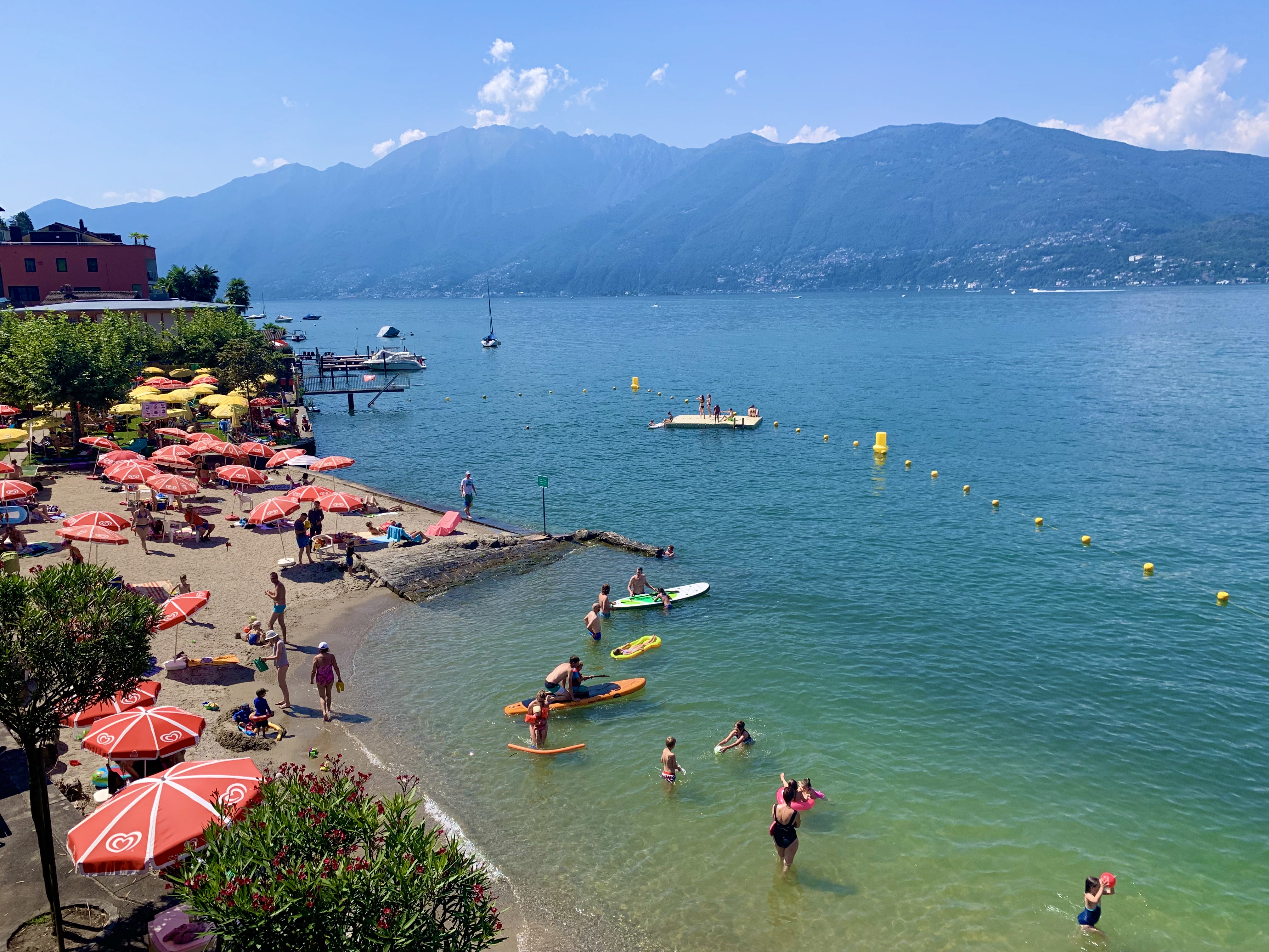 Quem disse que a Suíça não tem praia? Verão à beira do lago Maggiore