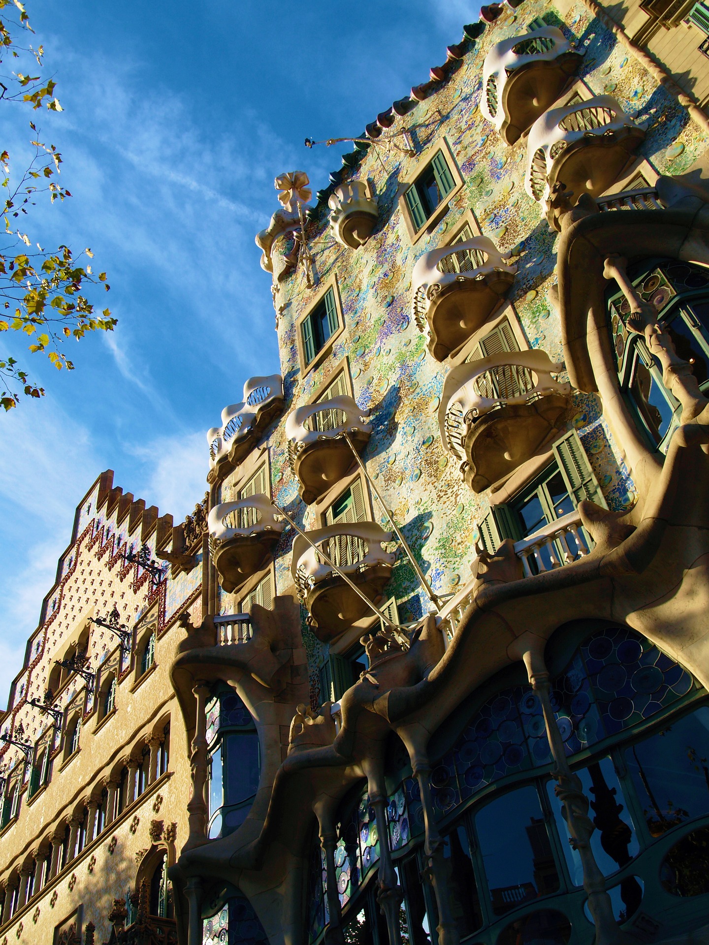 Um dos quarteirões mais bonitos e famosos do Eixample, com a Casa Batlló, projetada pelo arquiteto Antoni Gaudí, em destaque.