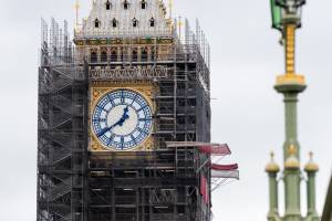Relógio da Elizabeth Tower sendo descoberto