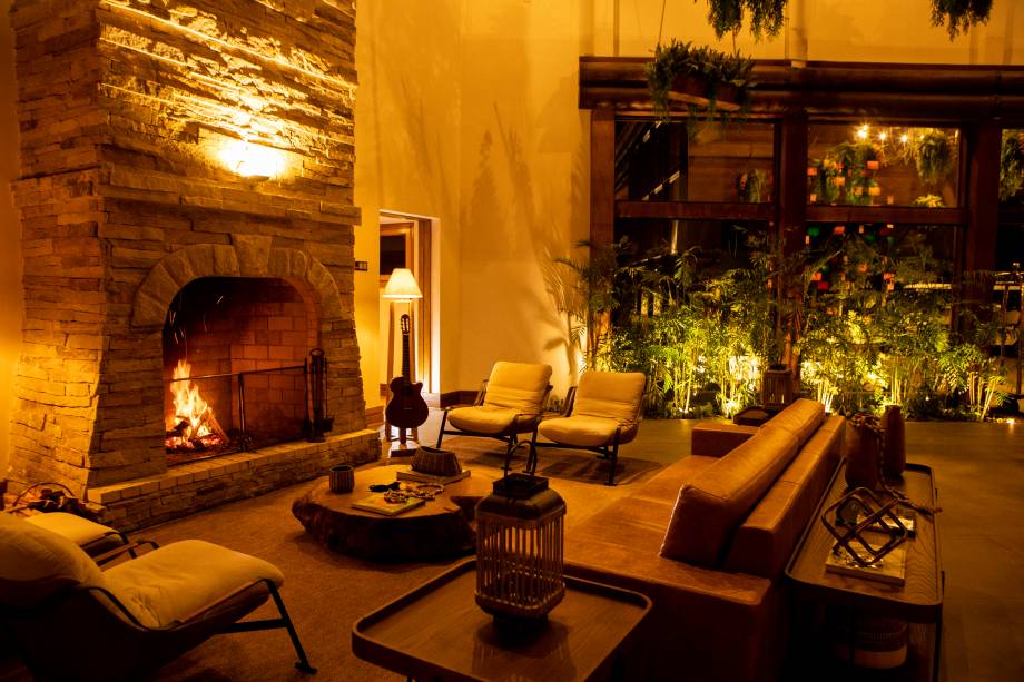 O espaços estão preparados para a estação a alta temporada do inverno, com aquecedores e lareira O espaços estão preparados para a estação a alta temporada do inverno, com aquecedores e lareira