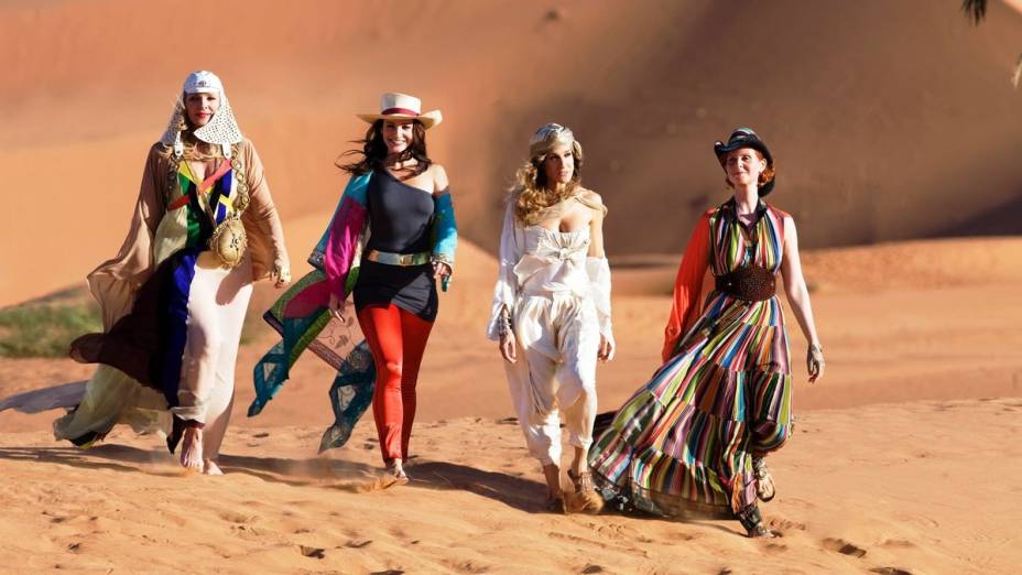 Samantha, Charlotte, Carrie e Miranda desfilam seus modelitos pelas dunas de Ouarzazate.
