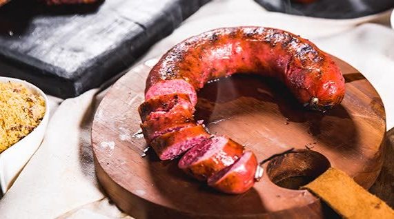 A "verdadeira linguiça de Blumenau" seria, na verdade, de Pomerode. A "verdadeira linguiça de Blumenau" seria, na verdade, de Pomerode.