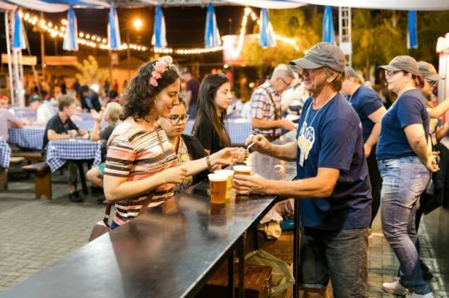 A Festa Pomerana é regada à cerveja. A Festa Pomerana é regada à cerveja.