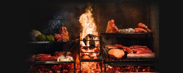 As carnes são assadas na parrilla, à vista dos clientes. As carnes são assadas na parrilla, à vista dos clientes.