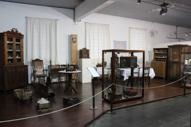 Móveis e objetos domésticos também fazem parte do acervo do Museu Pomerano.
