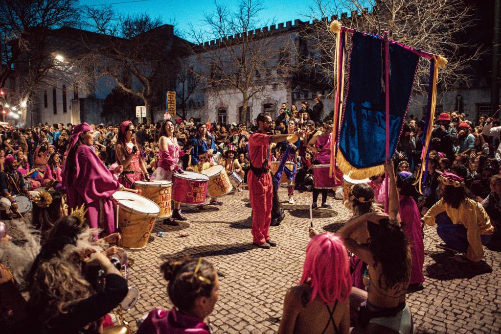 Desfile de carnaval pelas ruas de Lisboa