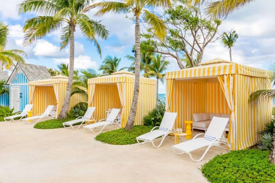 As cabanas listradas em tons pastéis são marca registrada do Baha Mar.