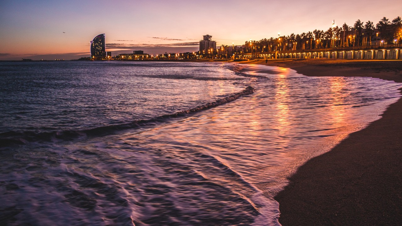 Praias de Barcelona deixarão de ser um cinzeirão