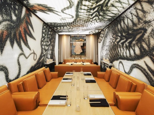 Philippe Starck assina o design do restaurante japonês Katsuya.