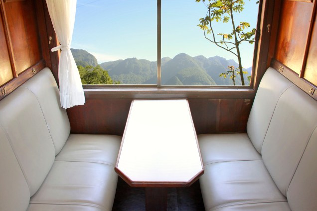 O vagão Camarote conta com cabines exclusivas para até 4 pessoas e uma decoração clássica.