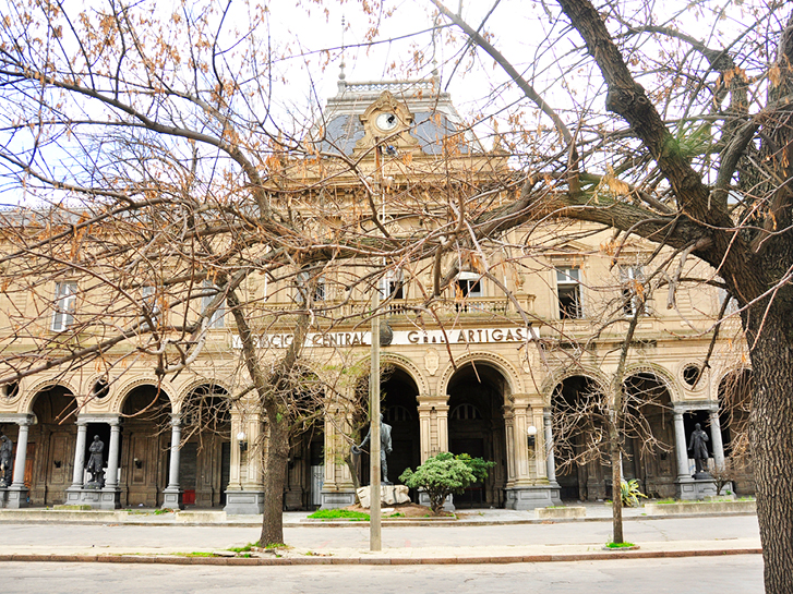 Estación Central General Artigas, a antiga estação ferroviária principal de Montevidéu.