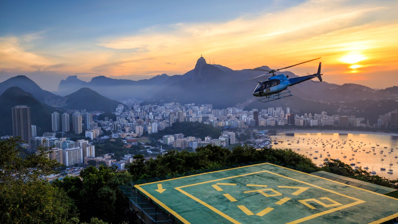 Voo de helicóptero no Rio de Janeiro, Brasil