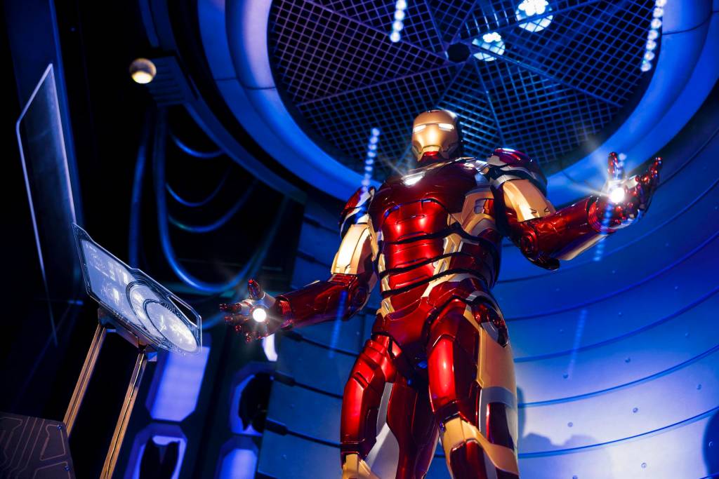 A montanha-russa Avengers Assemble: Flight Force terá animatronics do Homem de Ferro.