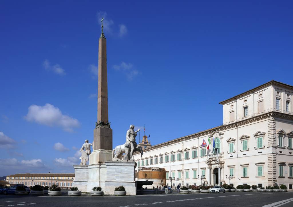 Palazzo_Quirinale_e_obelisco_con_dioscuri Roma, Itália