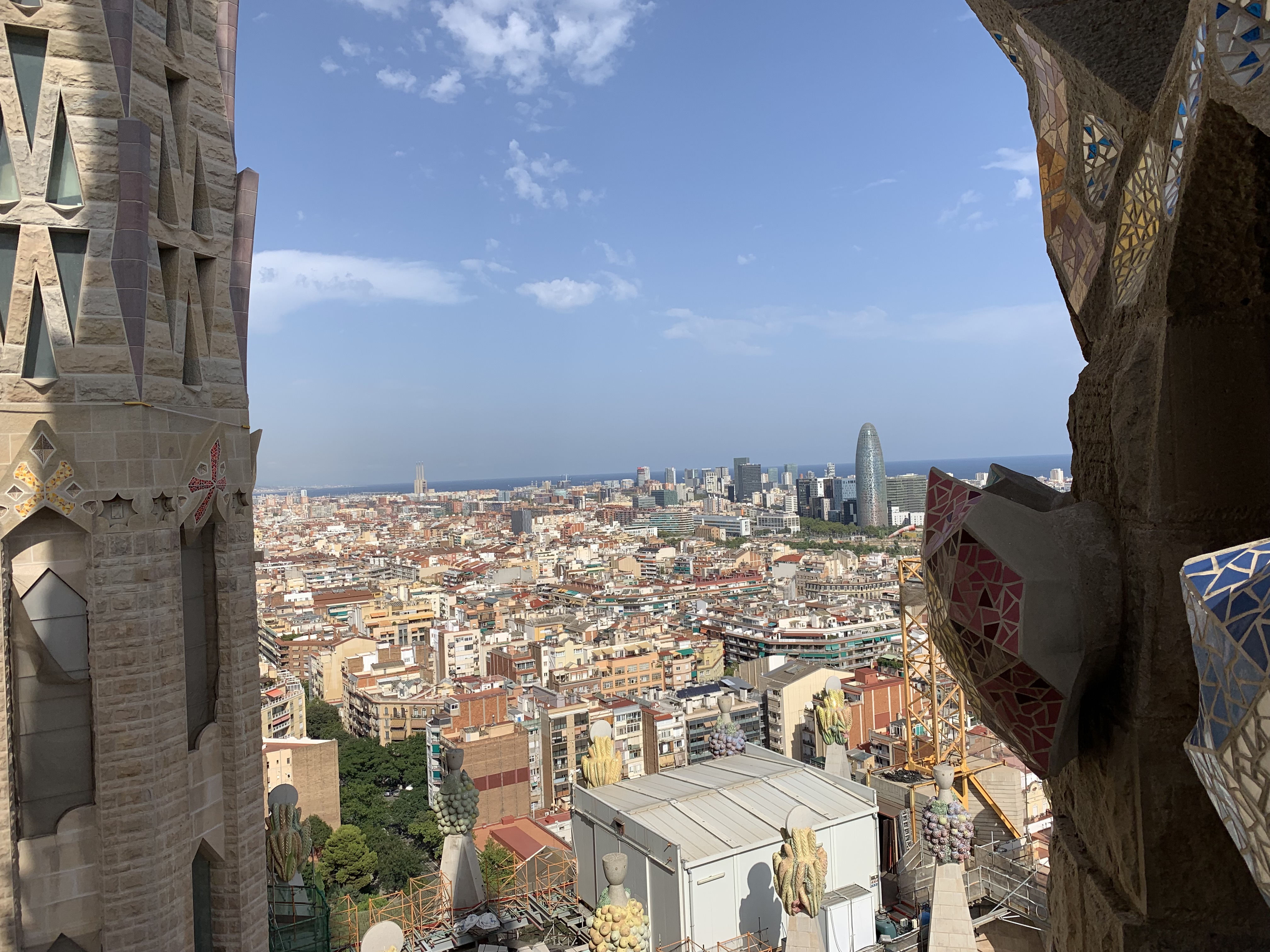 Vista de Barcelona emoldurada pela Sagrada Família