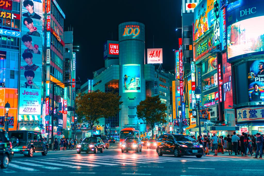 a foto mostra Shibuya, a noite