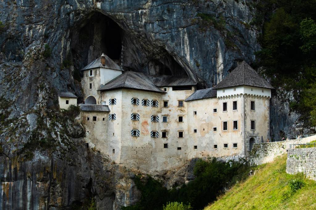 Castelo Predjama na Eslovênia