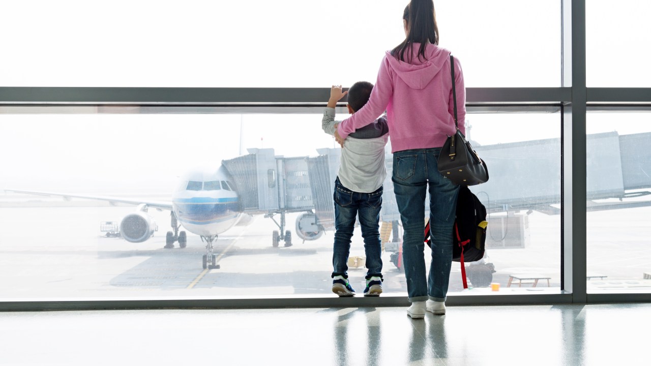 Criança, aeroporto, família