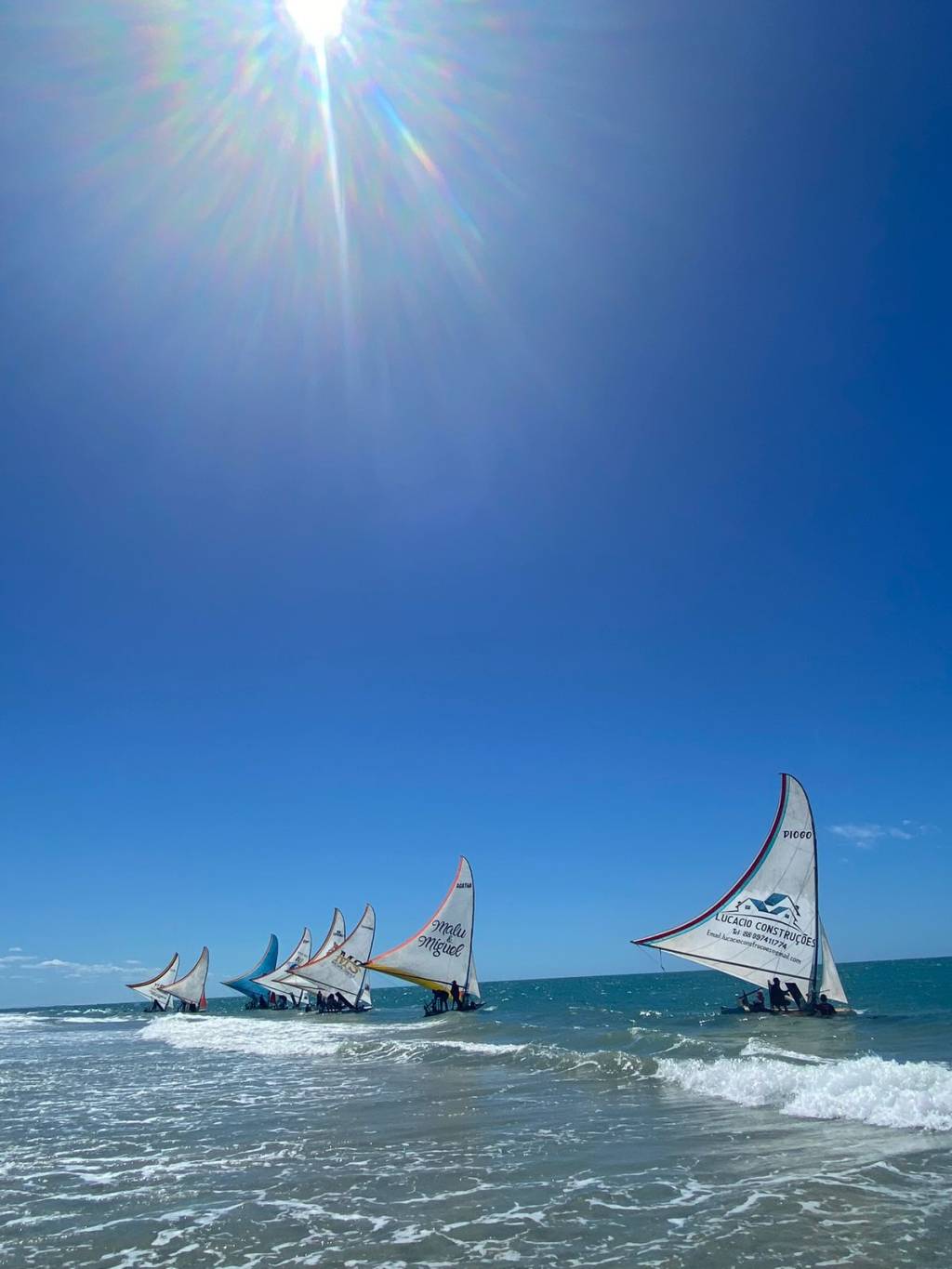 Jangadas na praia de Pontal de Maceió.