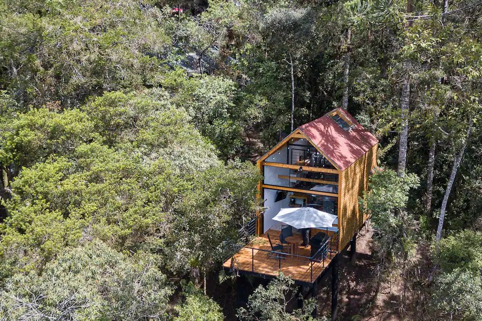 Casa na árvore em Campos do Jordão, São Paulo, Brasil Casa na árvore em Campos do Jordão, São Paulo, Brasi