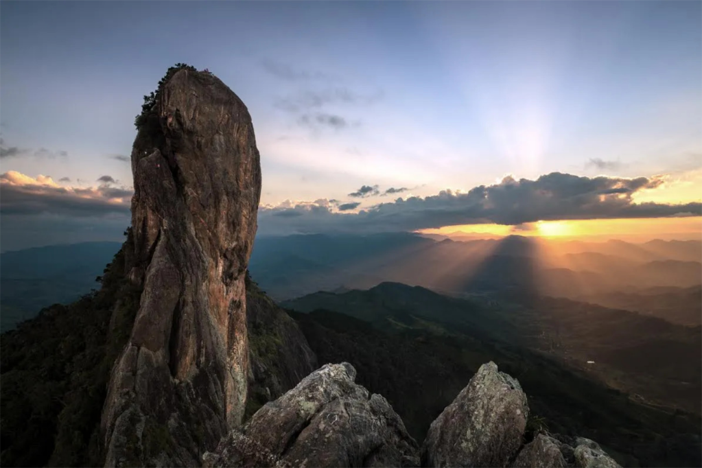 Pôr-do-Sol visto da Pedra do Baú em São Bento de Sapucaí, São Paulo