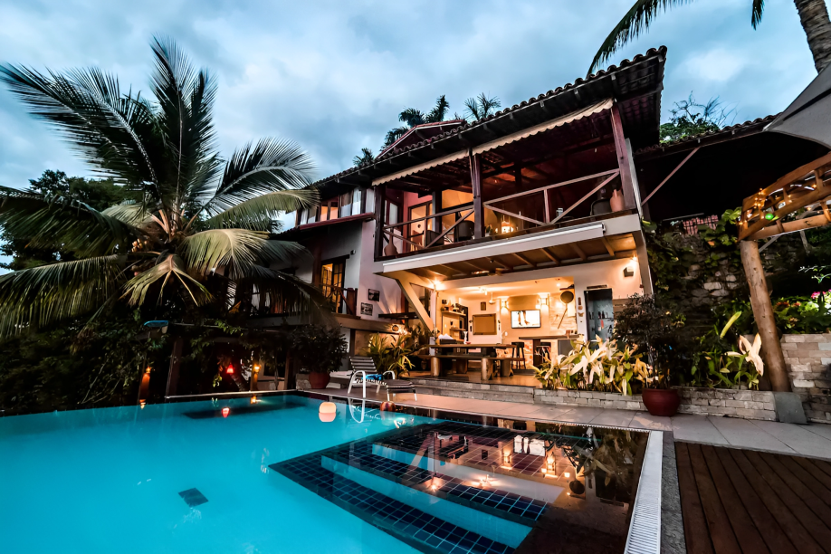 casa-com-piscina-e-hidromassagem-para-alugar-pelo-airbnb-em-Vitória-no-Espírito-Santo