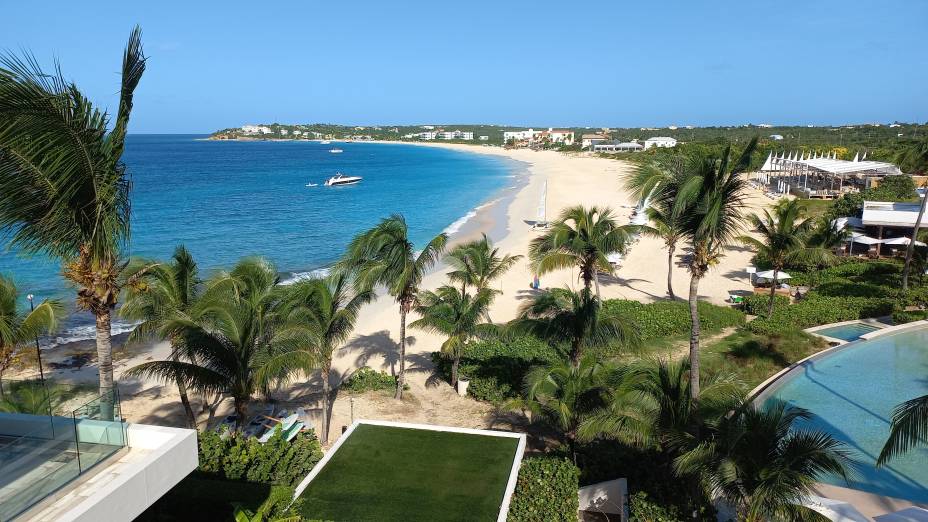 Vista para a Meads Bay do terraço de uma das penthouses