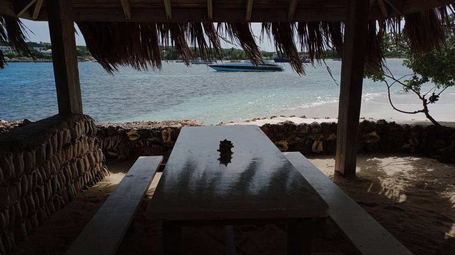 Scilly Cay fica um pulinho de Anguilla Scilly Cay fica um pulinho de Anguilla