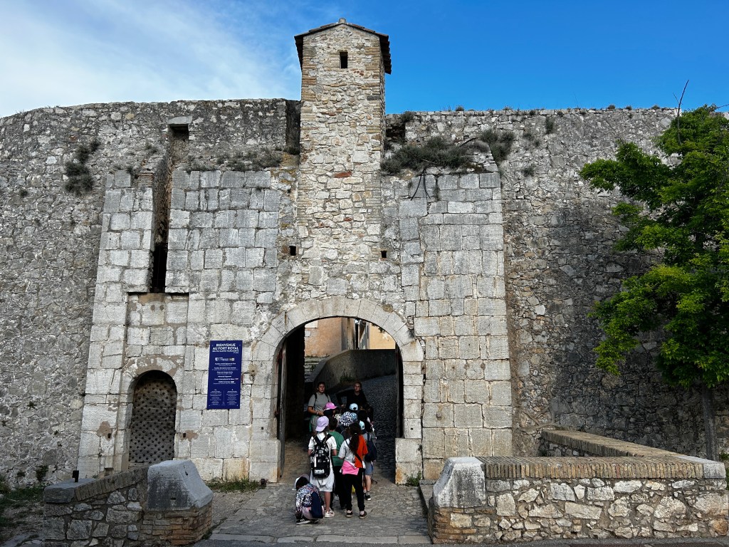Entrada do Fort Royal.