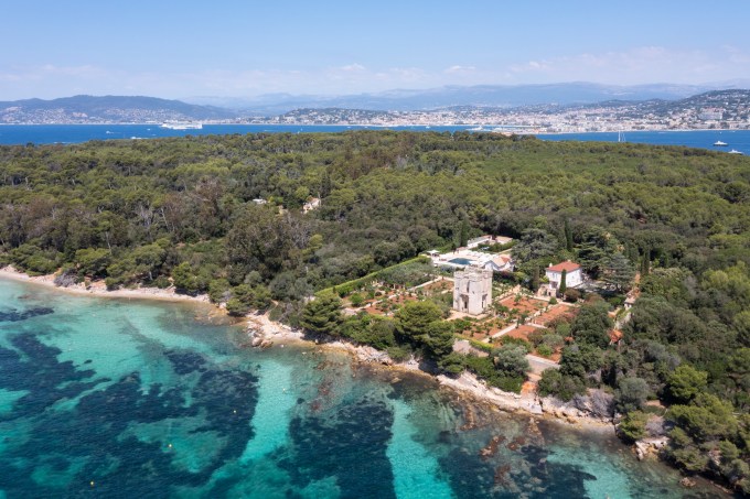 Tucked away in a nature reserve, moment_s from the azure waters, Le Grand Jardin, Cannes