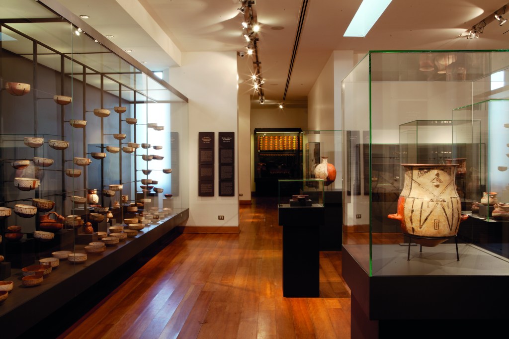 No final do dia, a vinícola ainda reserva uma última surpresa: um museu de primeira com artefatos pré-colombianos