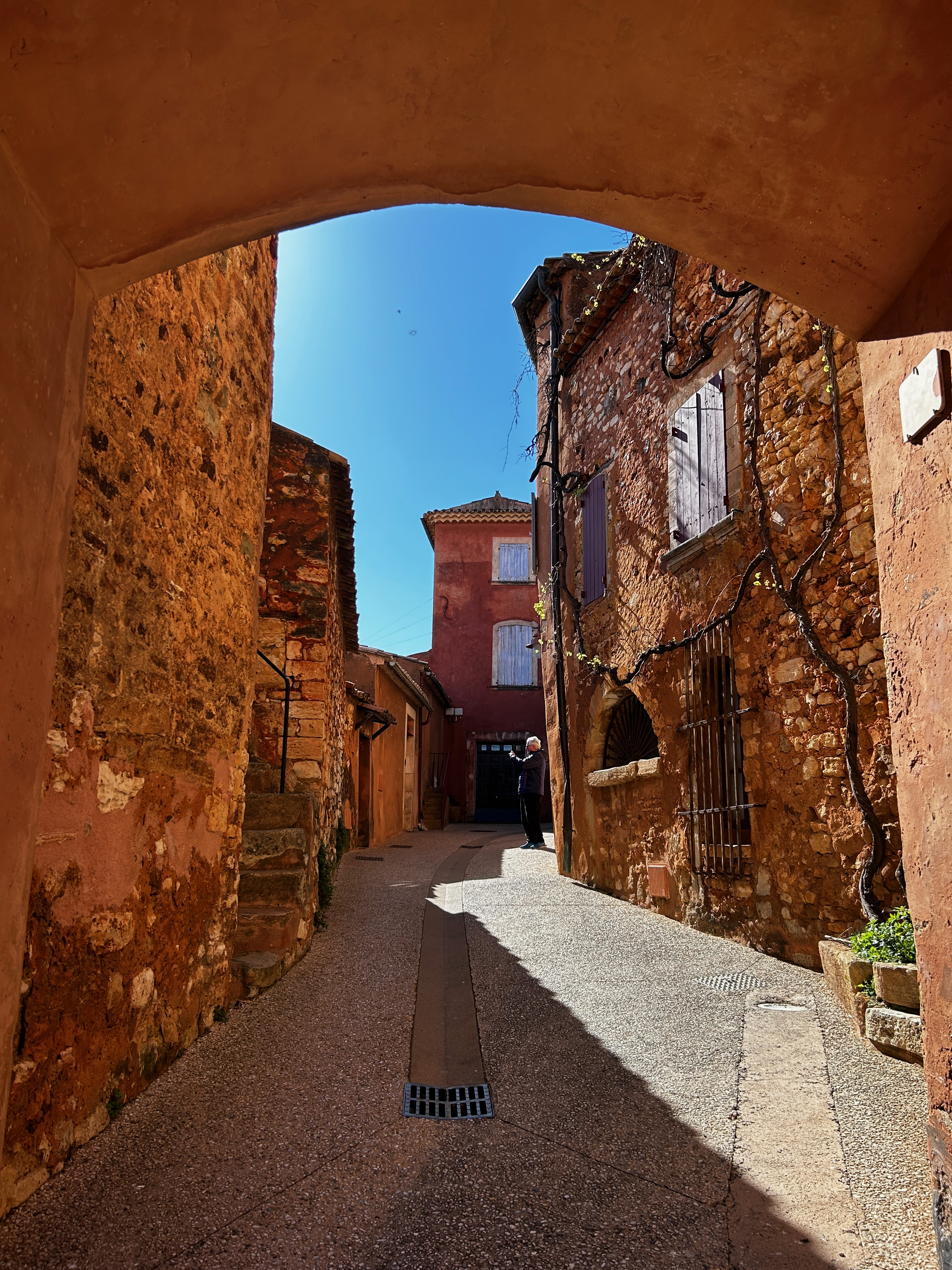 Pelos bequinhos avermelhados de Roussillon