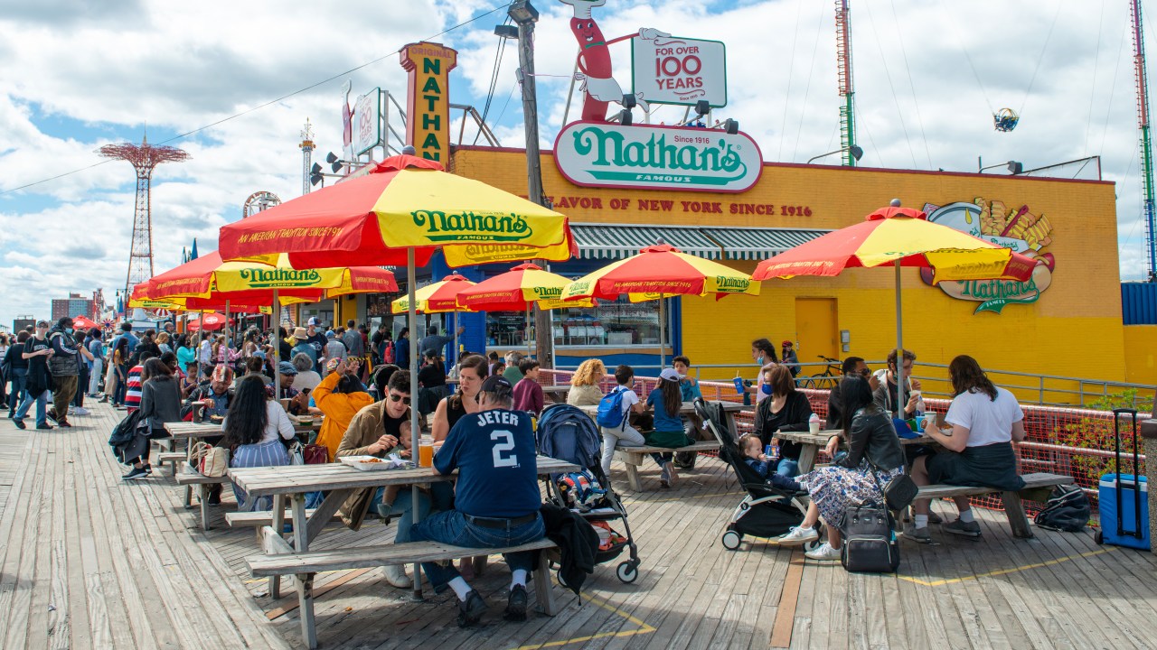 Nathan's Famous Hot Dogs, Coney Island, Nova York, Estados Unidos