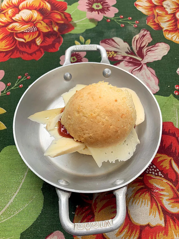 Pão de Queijo Dona Zelda, Edifício Copan, São Paulo, Brasil Pão de Queijo Dona Zelda, Edifício Copan, São Paulo, Brasil