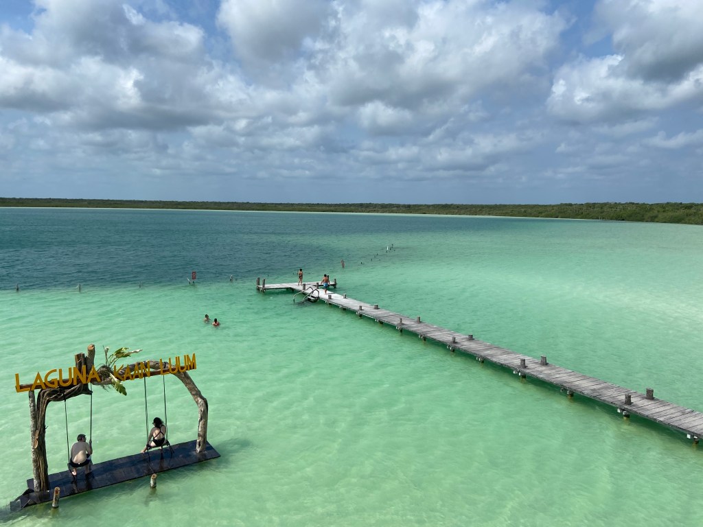 Laguna Kaan Luum, Tulum, Riviera Maya, México Na vasta Laguna de Kaan Luum, chama atenção as diferentes tonalidades da água na parte rasa e na funda