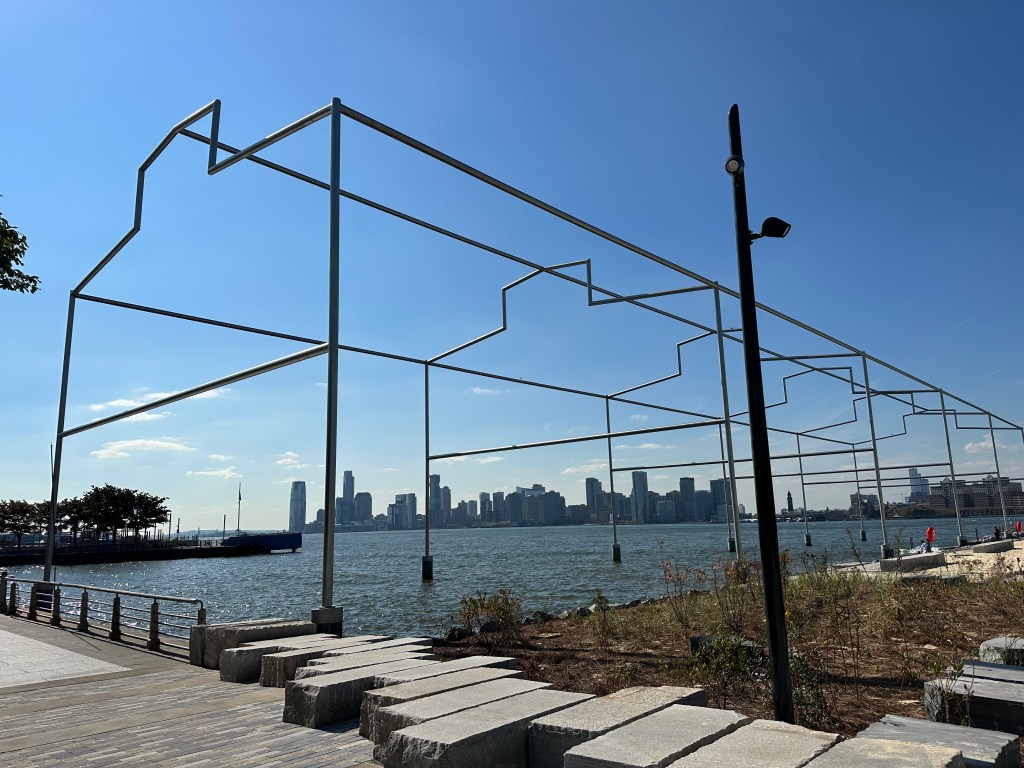Gansevoort Peninsula, Nova York, Estados Unidos A obra Day's End foi uma doação do Whitney Museum para o Gansevoort Peninsula