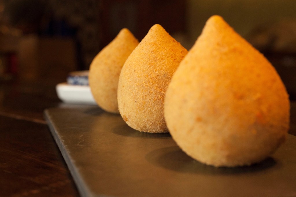 Mercadinho Dalva e Dito, São Paulo, Brasil A coxinha de frango é uma das estrelas do Mercadinho, anexo ao restaurante Dalva e Dito