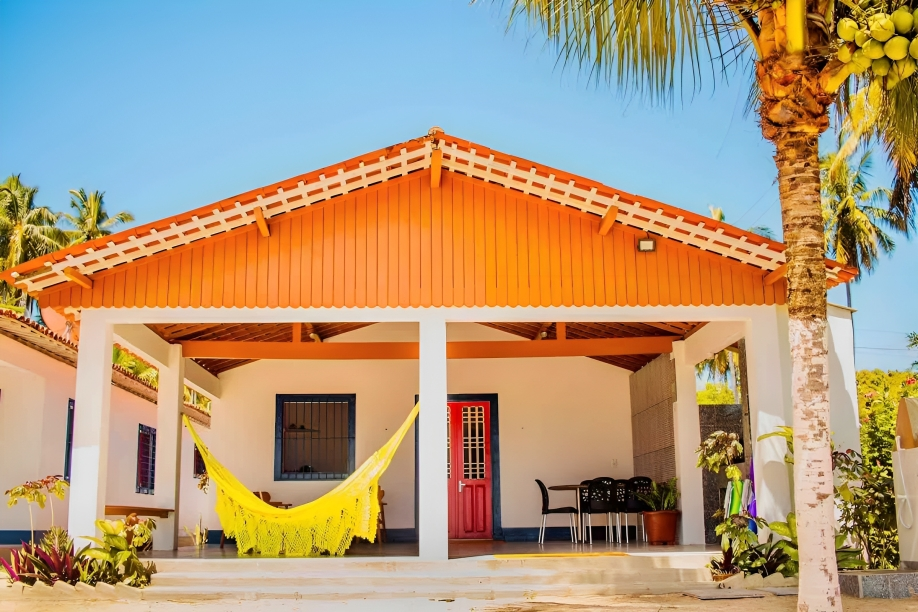 Casa-à-beira-mar-com-varanda-e-churrasqueira-em-Ponta-do-Mangue-para-alugar-pelo-Airbnb-em-Maragogi-Alagoas-Brasil