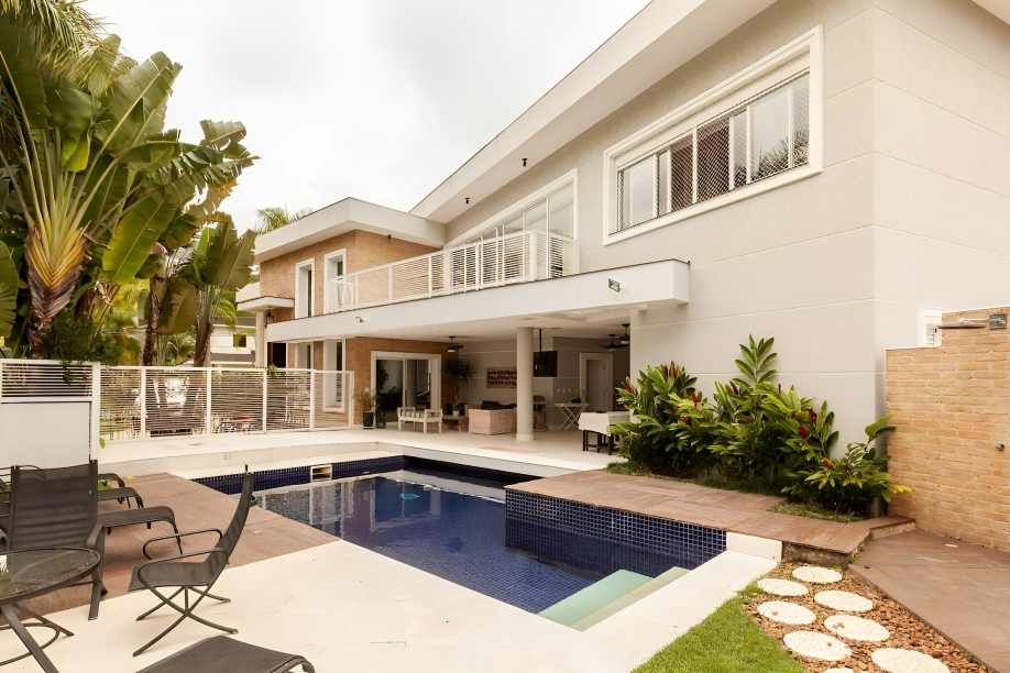 Casa-com-piscina-jacuzzi-e-área-de-esportes-perto-da-praia-em-Guarujá-para-alugar-no-airbnb-em-São-Paulo-Brasil