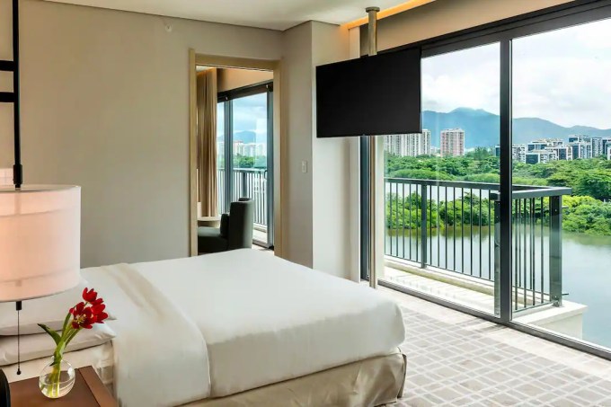 Grand-Hyatt-Rio-de-Janeiro-P182-Grand-Suite-Ocean-Lagoon-Bedroom.16×9
