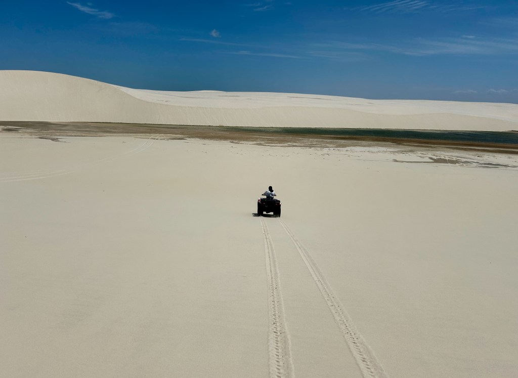 Um mar de areia e lagoas secas: um cenário bonito, mas que está longe de ser o que você espera dos Lençóis Maranhenses