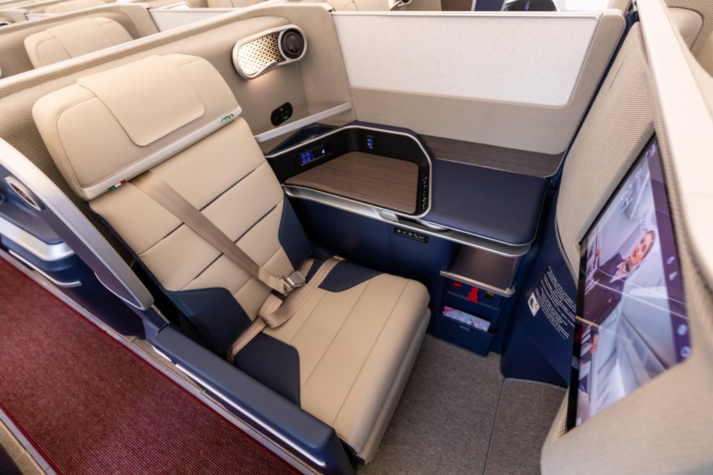 O assento que vira um cama perfeita no Airbus A330-neo