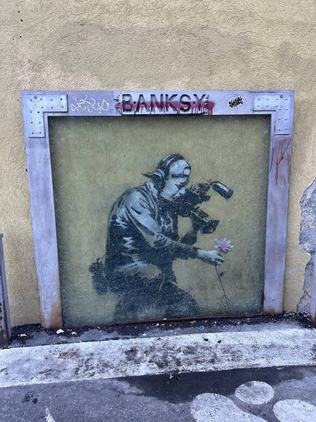 ... dois Banksy ... dois Banksy