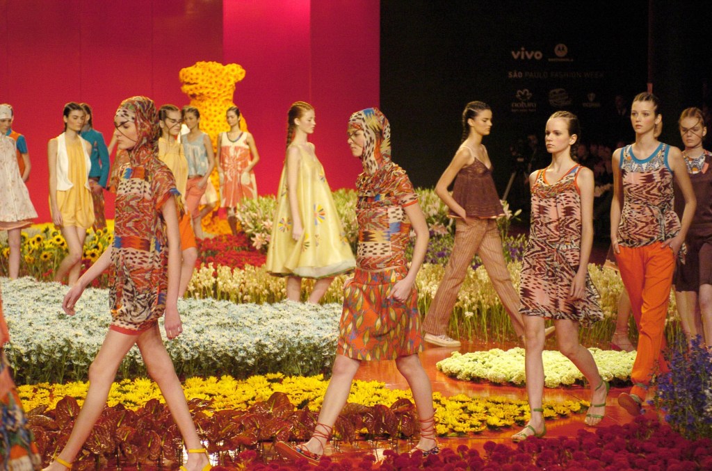 Desfile de Alexandre Herchcovitch durante o São Paulo Fashion Week - Verao 2003