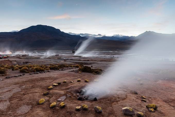 1080px-Géiseres_del_Tatio,_Atacama,_Chile,_2016-02-01,_DD_01-02_HDR