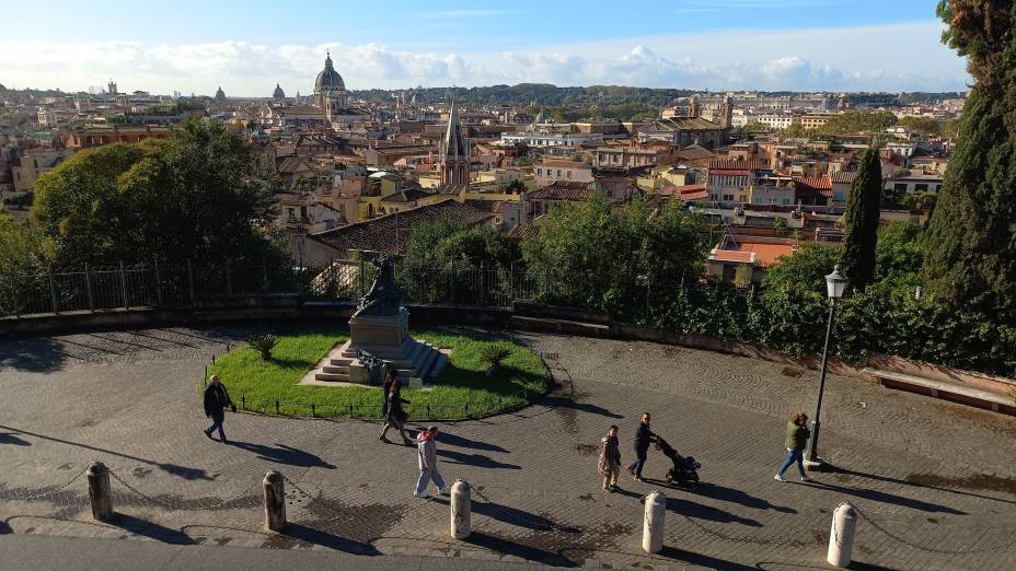Depois do Pinzio, siga adiante e veja uma surra de skyline Depois do Pinzio, siga adiante e veja uma surra de skyline