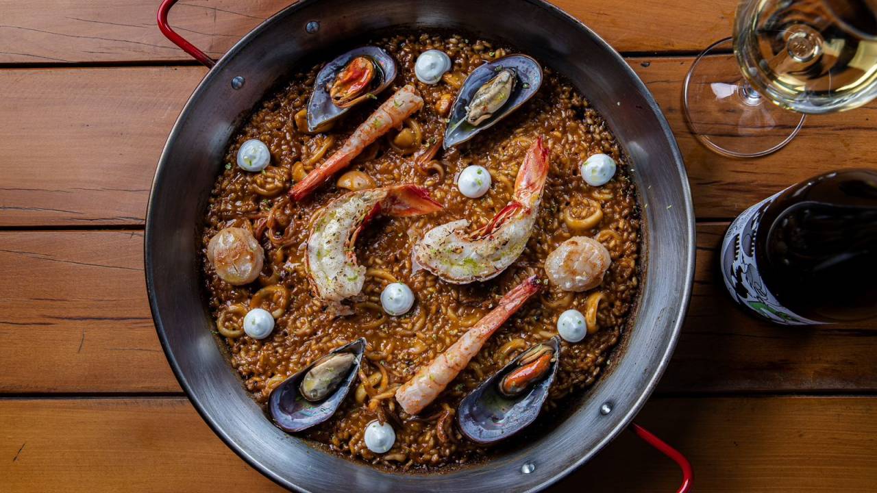 El Mercato Iberico: a casa serve a marinera e outras duas variedades de paella