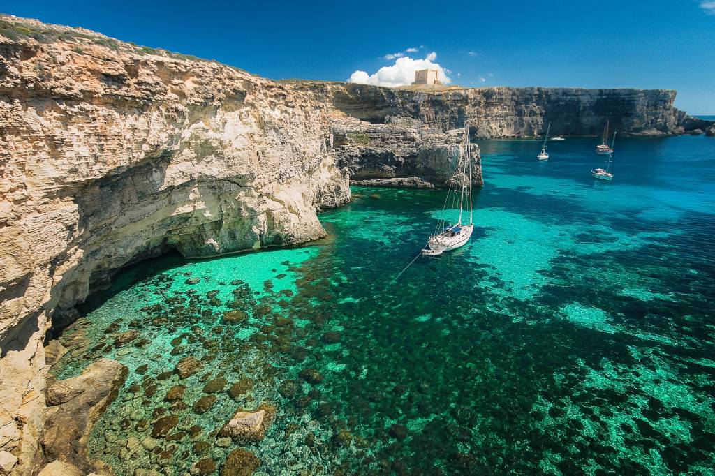 BLUE-LAGOON-lagoa-azul-comino-malta