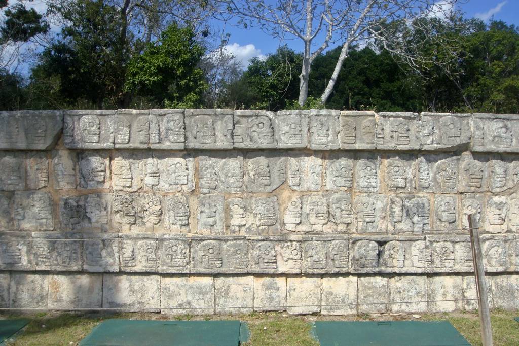 Tzompantli, Chichen Itza, México